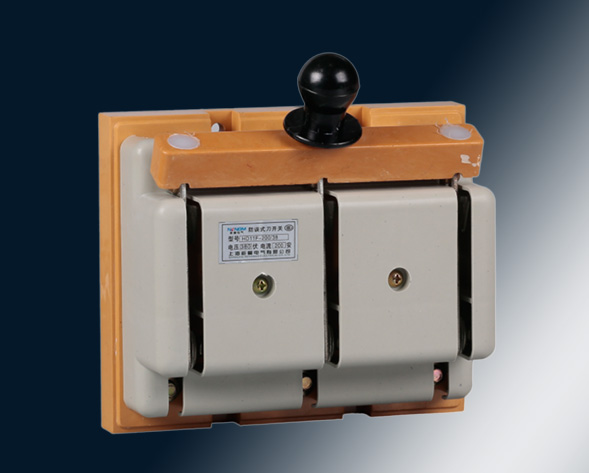 HD系列單投刀開(kāi)關(guān)、HS系列雙投刀開(kāi)關(guān)適用于交流50Hz、額定電壓400V、直流220V，額定電流至1500A的成套配電裝置中，用作手動(dòng)不頻繁接通與分?jǐn)嘟恢绷麟姟?>
											HD、HS開(kāi)啟式刀開(kāi)關(guān)</a>
										</div>
										 
										<div   id=